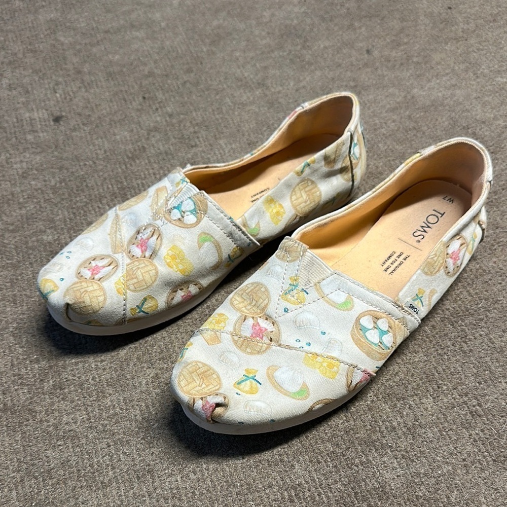 Toms Slip on shoes size 7 women’s pie themed